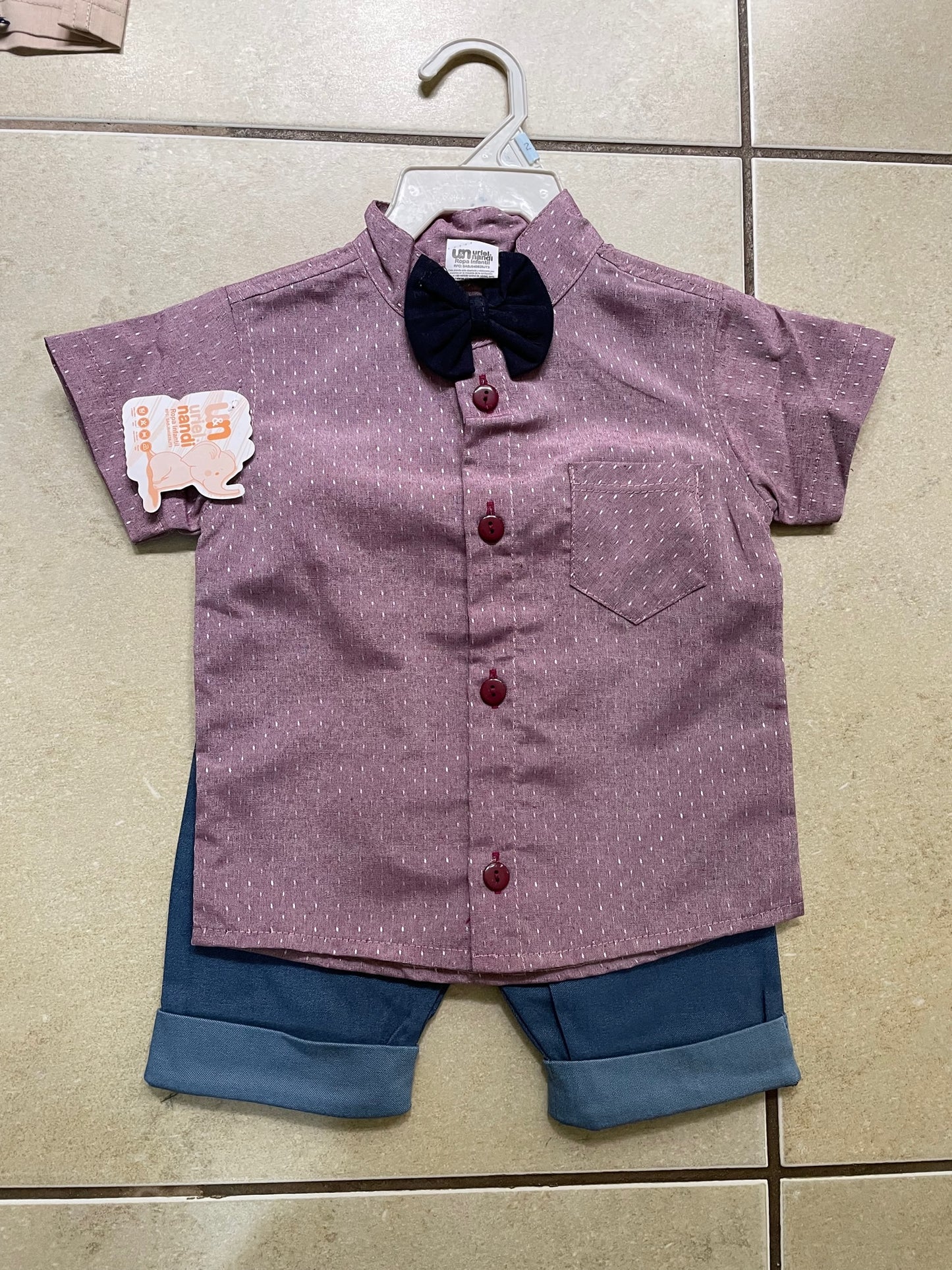 Traje formal de camisa y corbatín (niño)