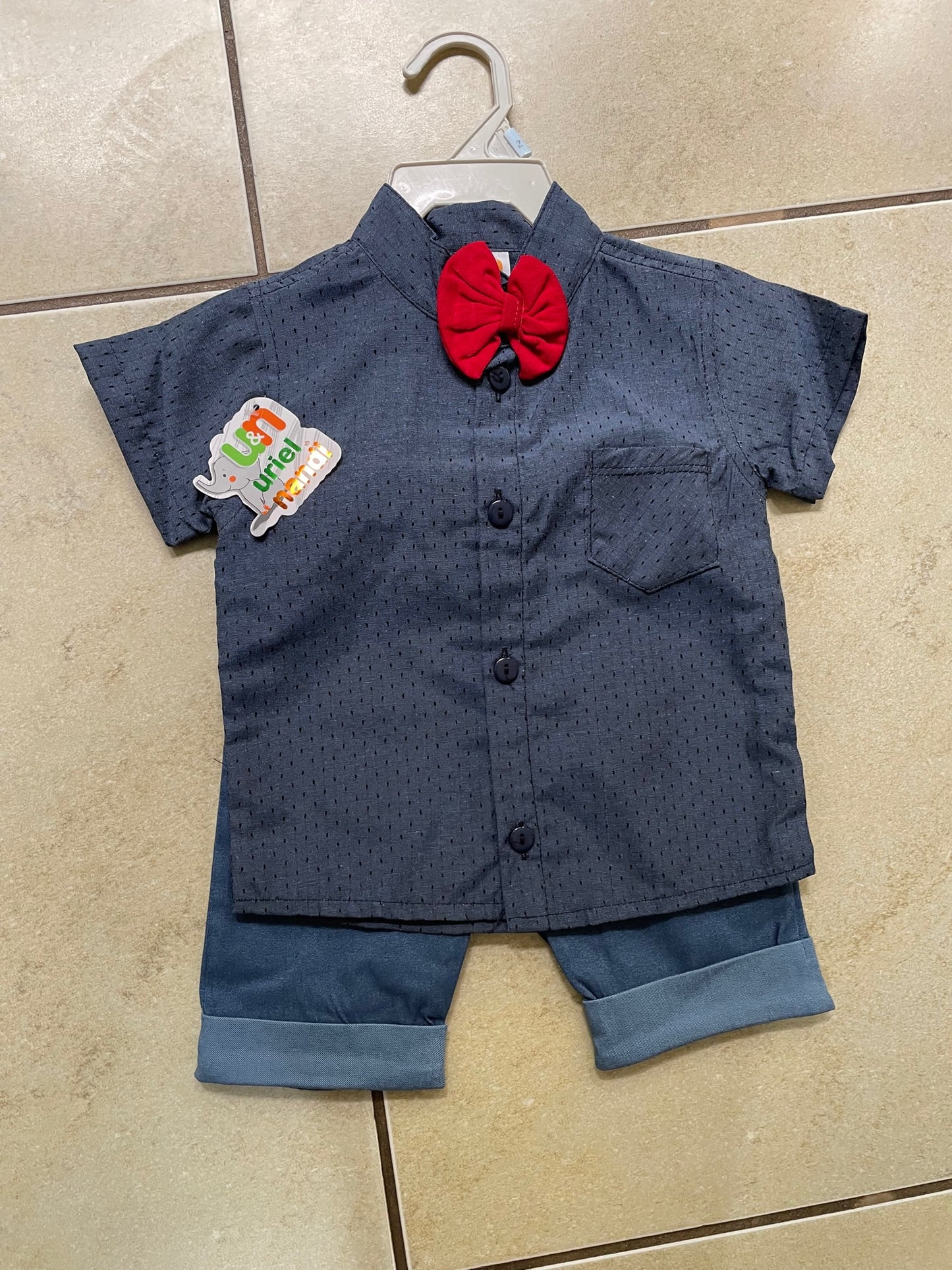 Traje formal de camisa y corbatín (niño)