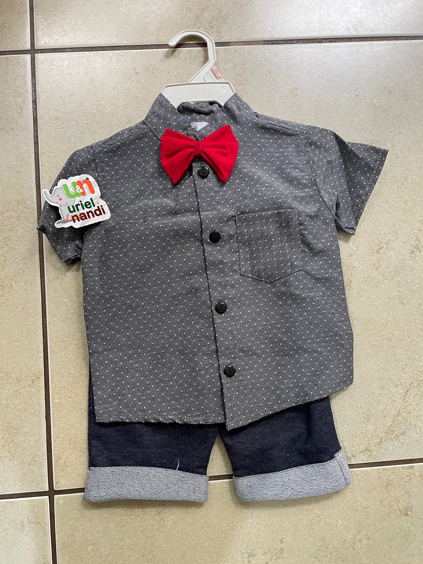 Traje formal de camisa y corbatín (niño)